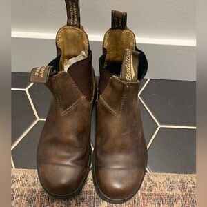 Youth blundstones